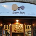 Ascoli: Un bimbo alla ricerca di un posto a tavola
